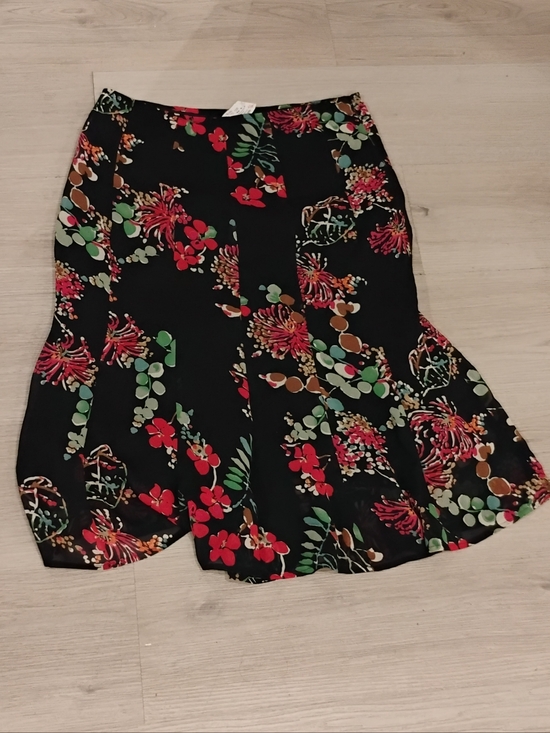 Vintage Dresses & Skirts - NWT Deadstock 2000s Van Heusen Floral Flare Bottom Skirt